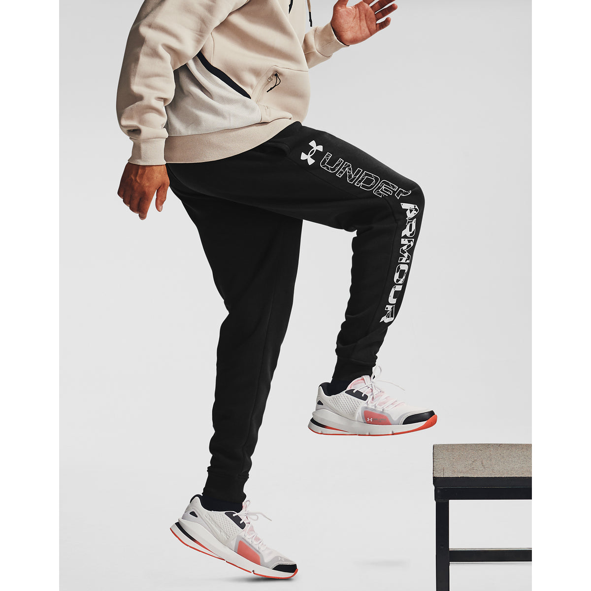 Pantalones de Entrenamiento UA Rival Fleece Graphic para Hombre