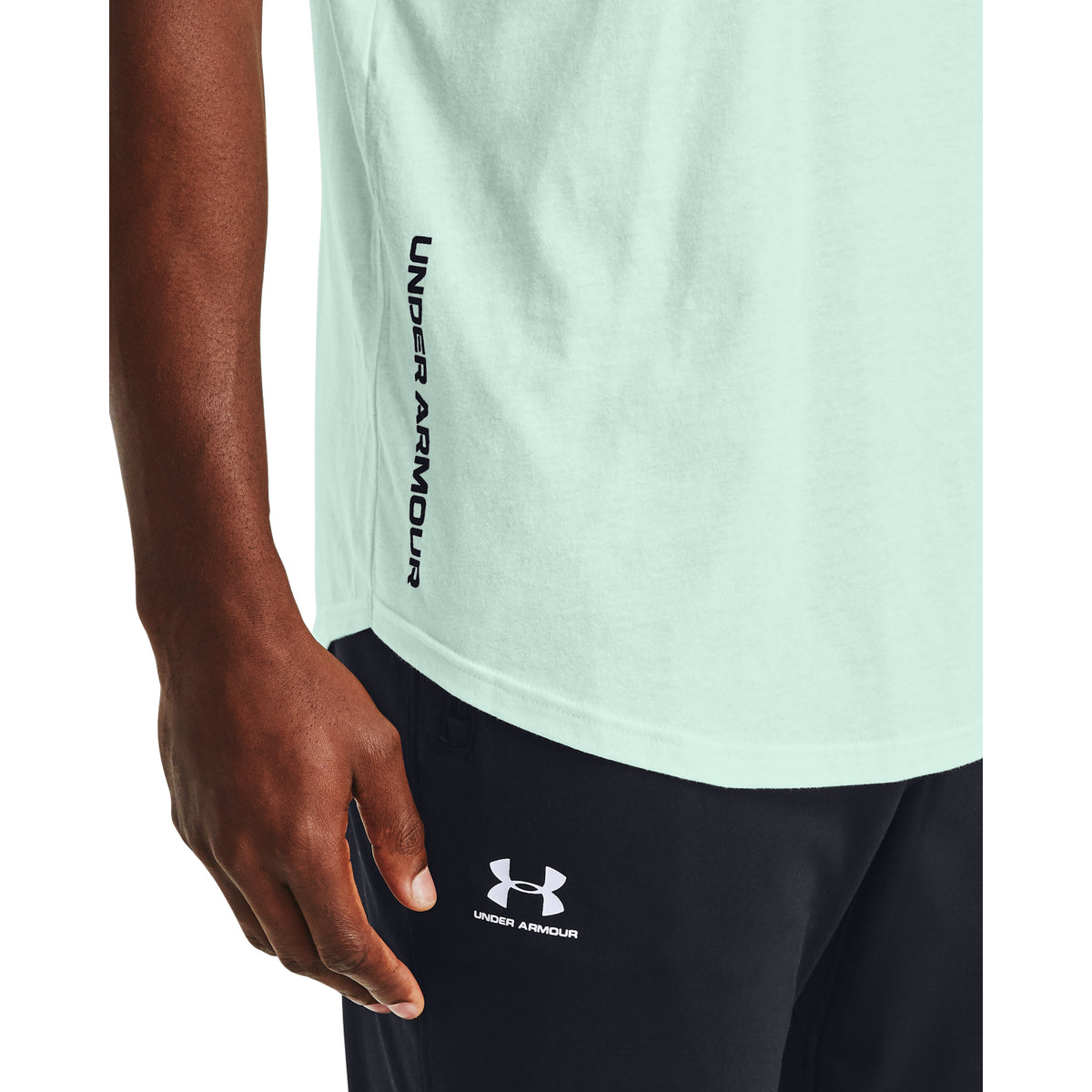 Polera Manga Corta UA Triple Stack Logo para Hombre