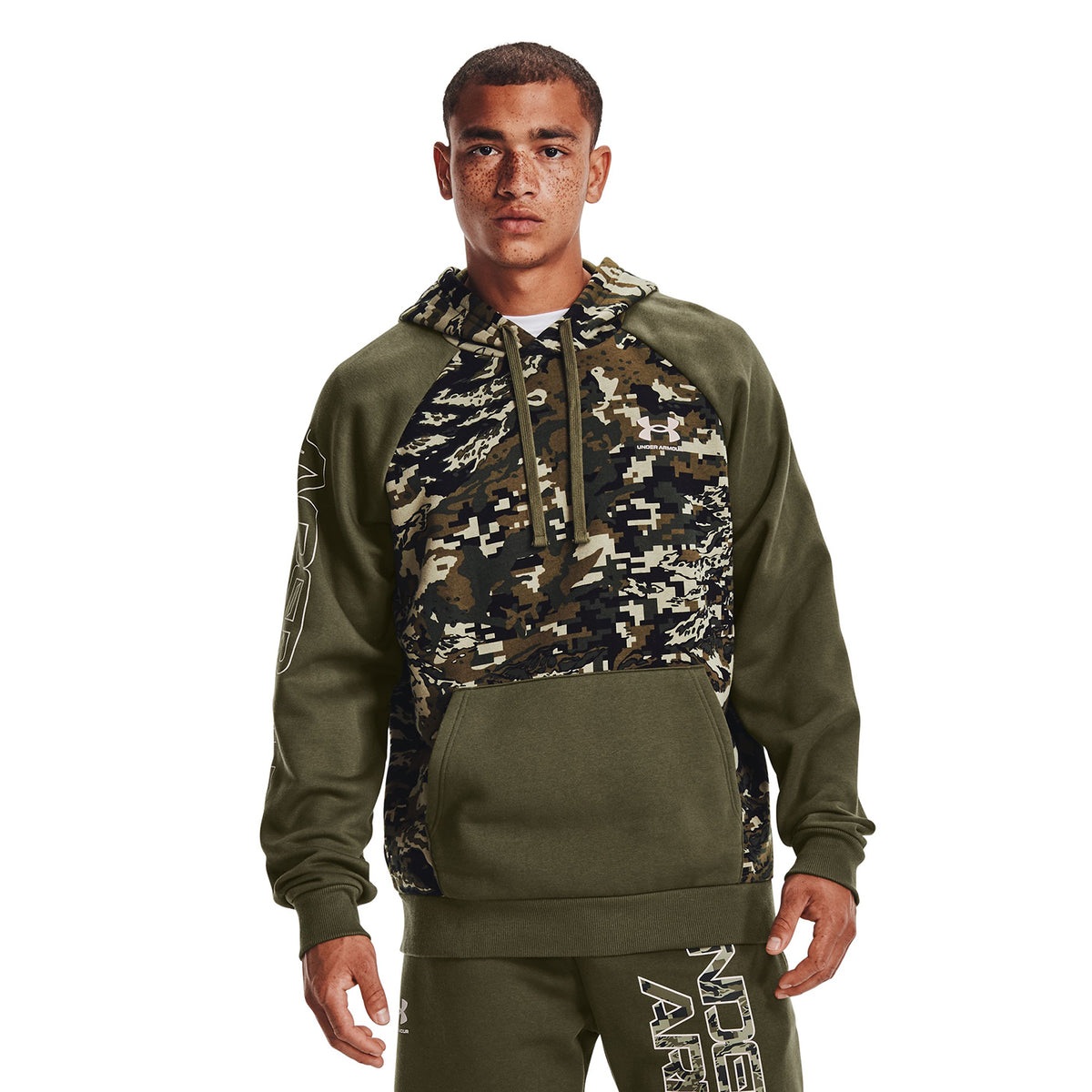 Polera manga larga UA Rival Fleece Camo Script para hombre