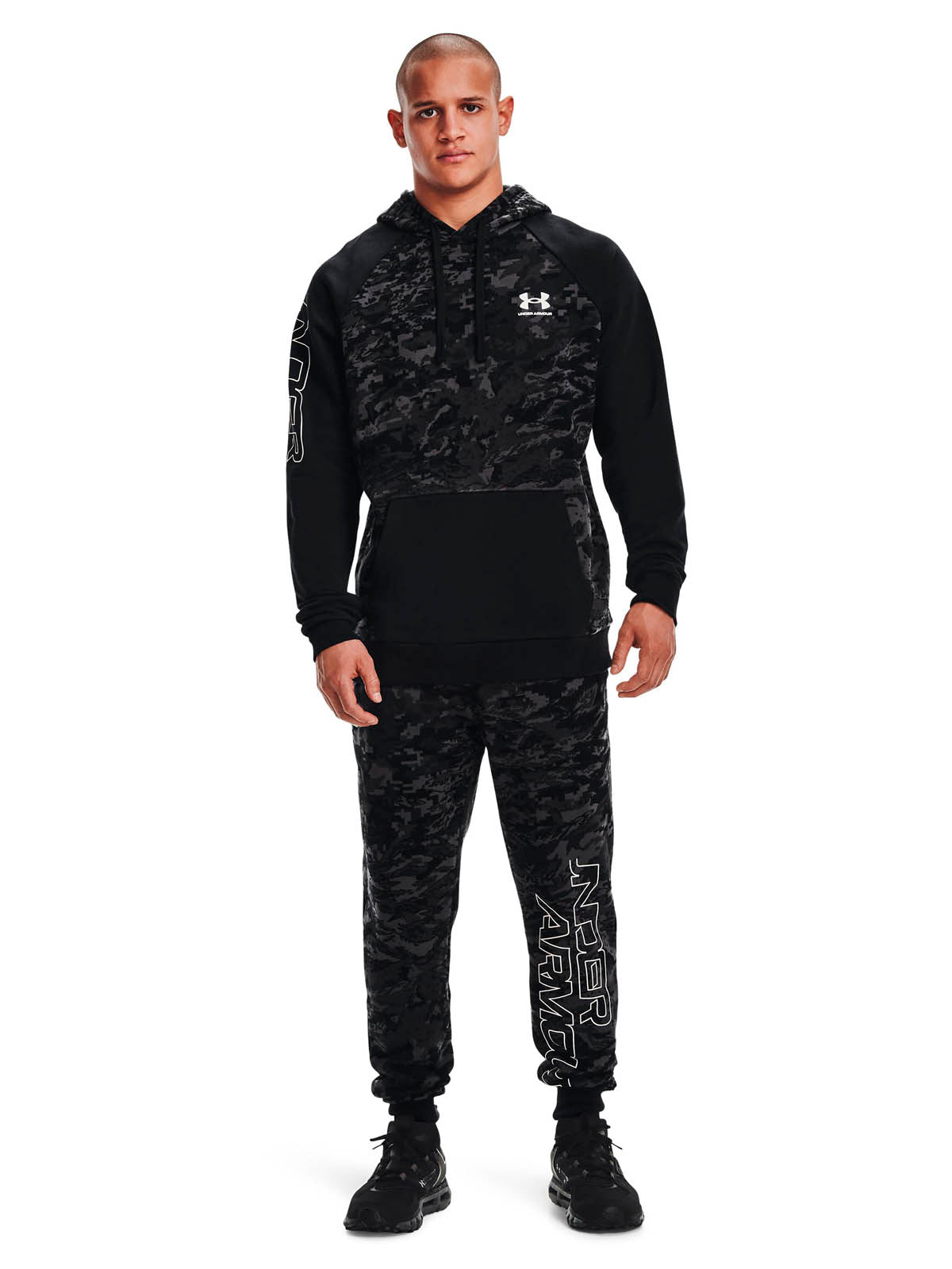 Joggers UA Rival Fleece Camo Script para hombres