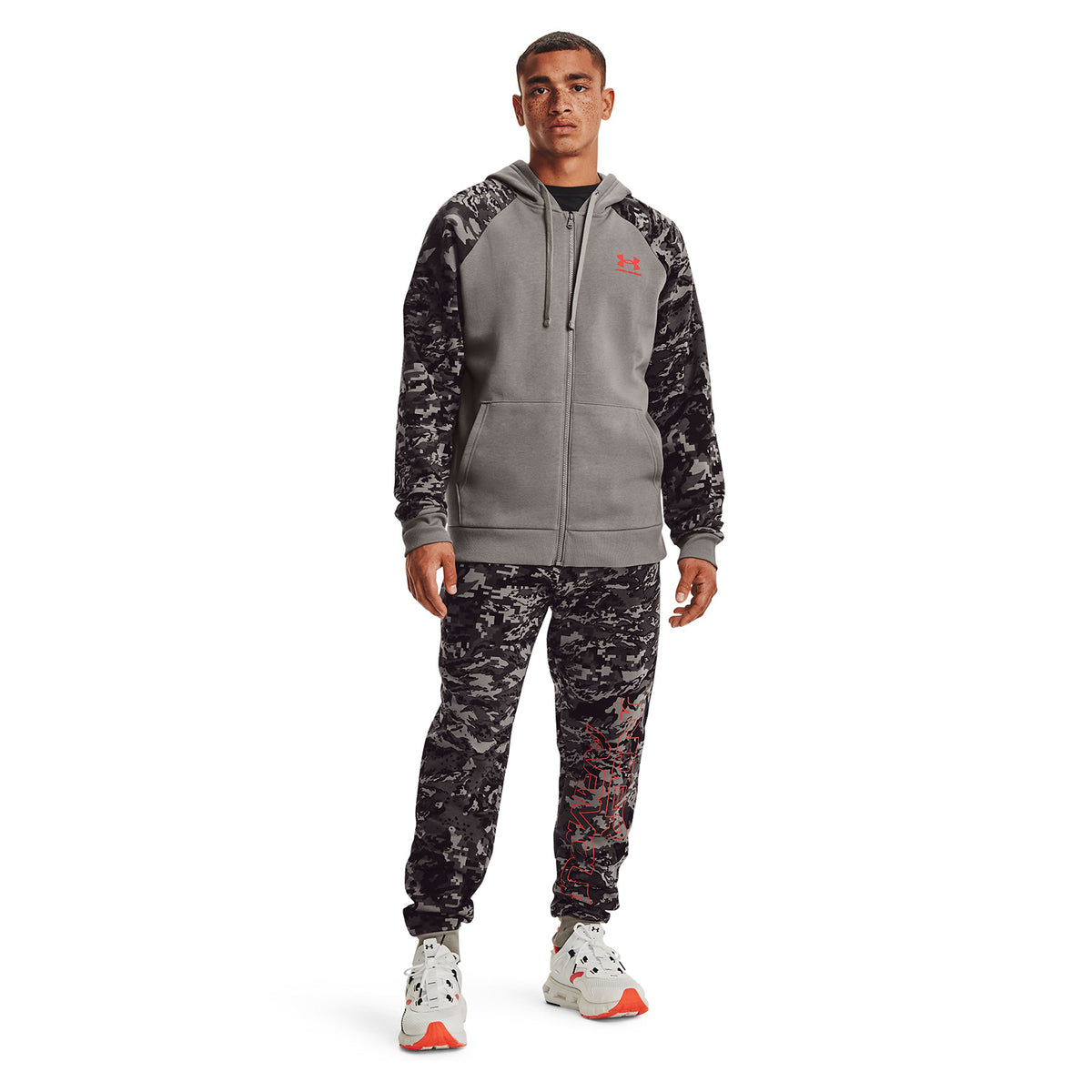 Joggers UA Rival Fleece Camo Script para hombres
