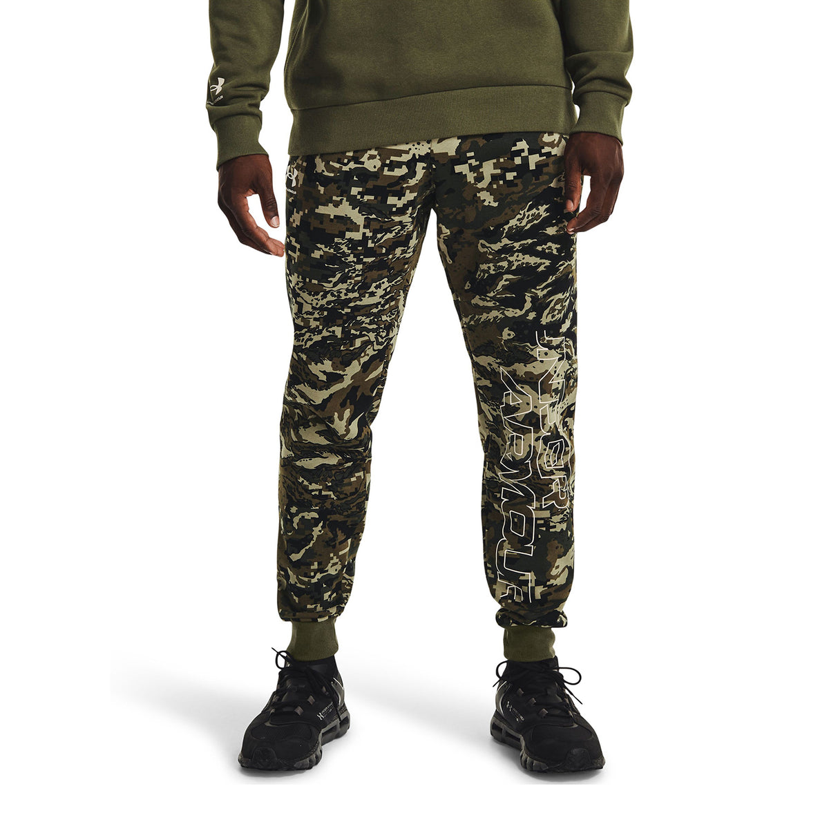 Joggers UA Rival Fleece Camo Script para hombres