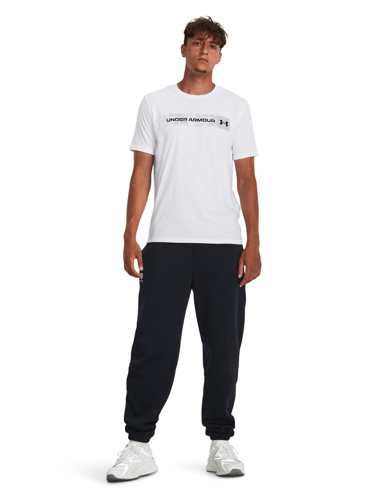 Polera manga corta Camo Chest Stripe para hombre Under Armour