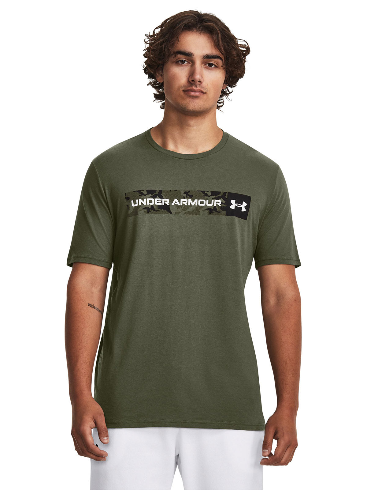 Polera manga corta Camo Chest Stripe para hombre Under Armour