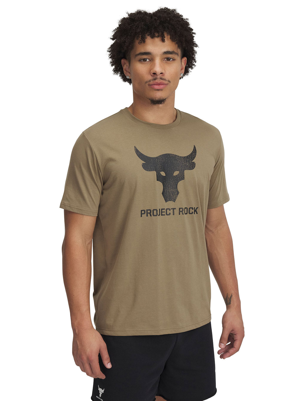 Polera manga corta Project Rock payoff café para hombre Under Armour